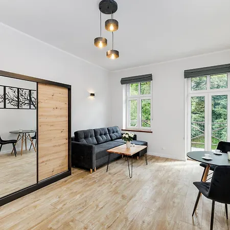 Przytulna Kawalerka W Sercu Nowej Rudy 아파트