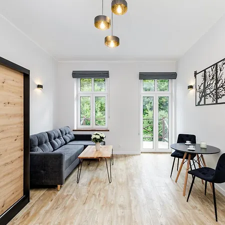 Przytulna Kawalerka W Sercu Nowej Rudy 아파트 *